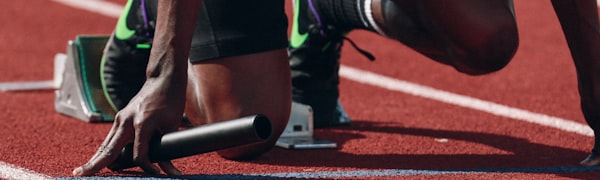 综合体育赛事集锦，包含田径、游泳等多个项目